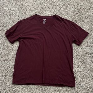 Men's V-Neck Short Sleeve Tee in Burgundy